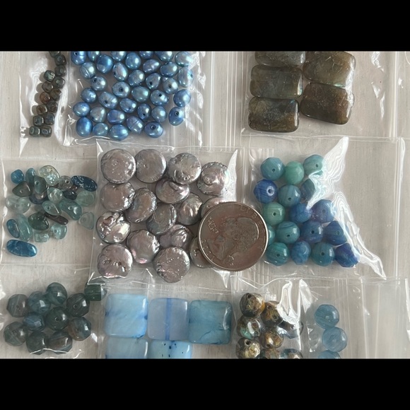 Assortment of gemstone, glass and pearl beads in blue shades - Picture 2 of 11